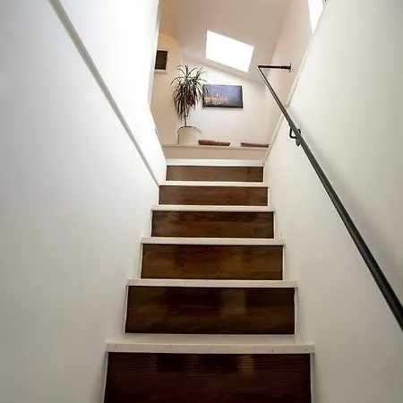 Apartment ˇdcˇ Modern Near The Church