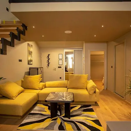 Apartment ˇdcˇ Modern Near The Church