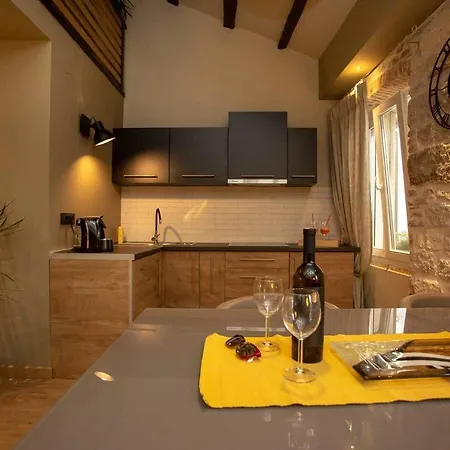 ˇdcˇ Modern Near The Church Daire Rovinj