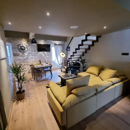 ˇdcˇ Modern Near The Church Daire Rovinj
