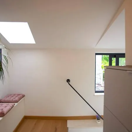 ˇdcˇ Modern Near The Church Daire *