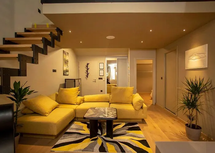 Apartment ˇdcˇ Modern Near The Church